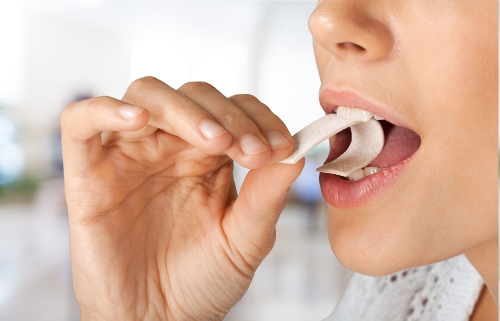 Chewing gum can help to distract you from your food cravings.